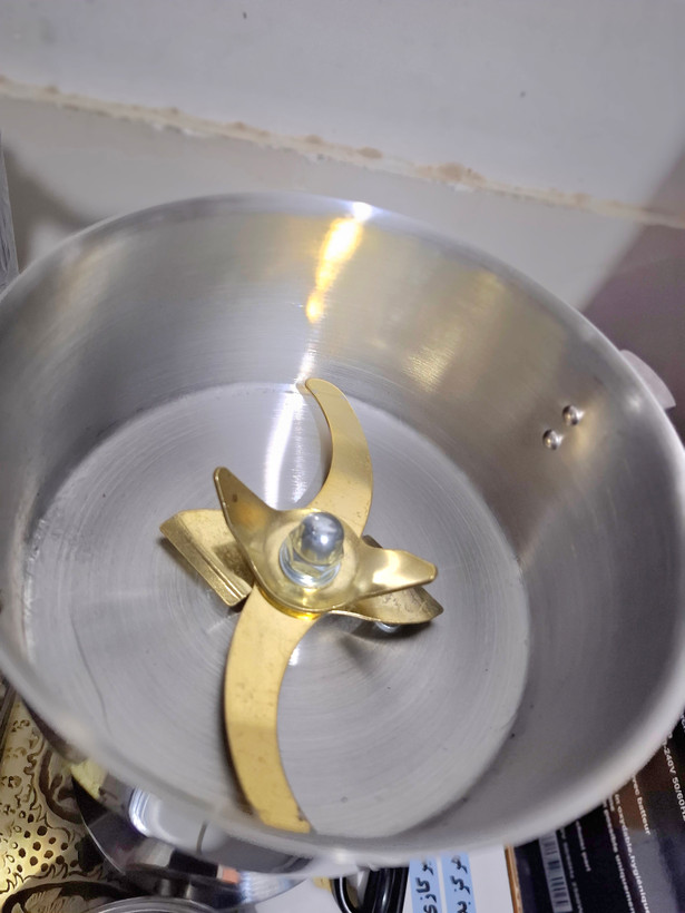 آسیاب صنعتی پاناسونیک 350 گرم 2800 وات 6 تیغه به همراه الک تیغه و ذغال یدک
